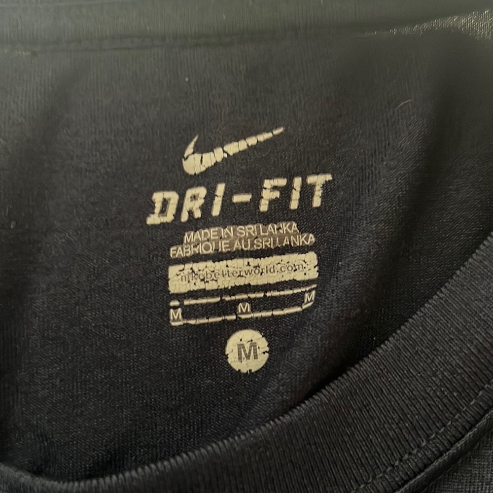 Navy Nike T-Shirt - Picture 3 of 3